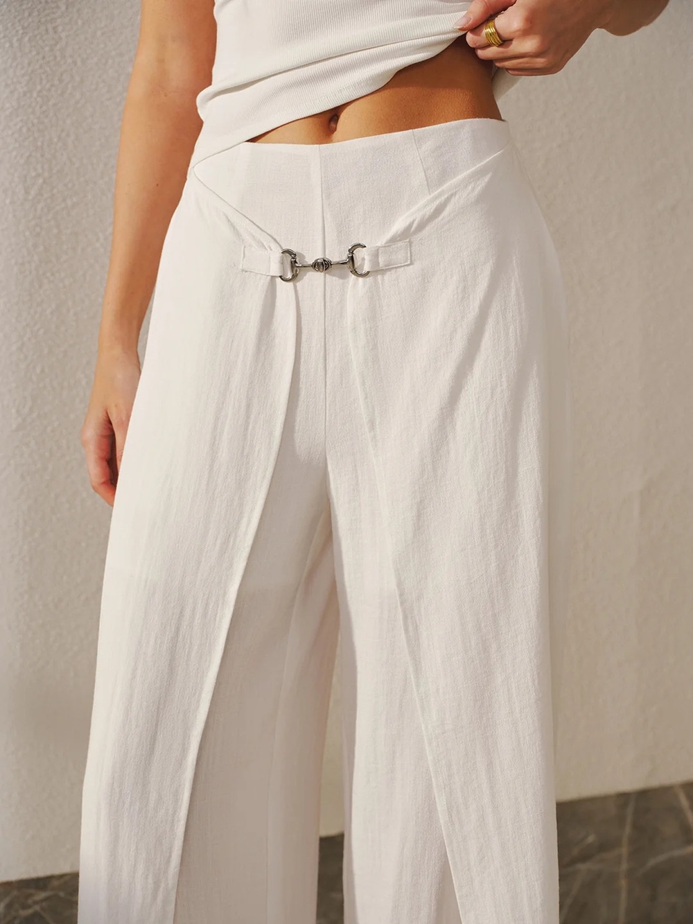 Horsebit Detail Linen Blend Wide Leg Pants - Picture 2 of 6